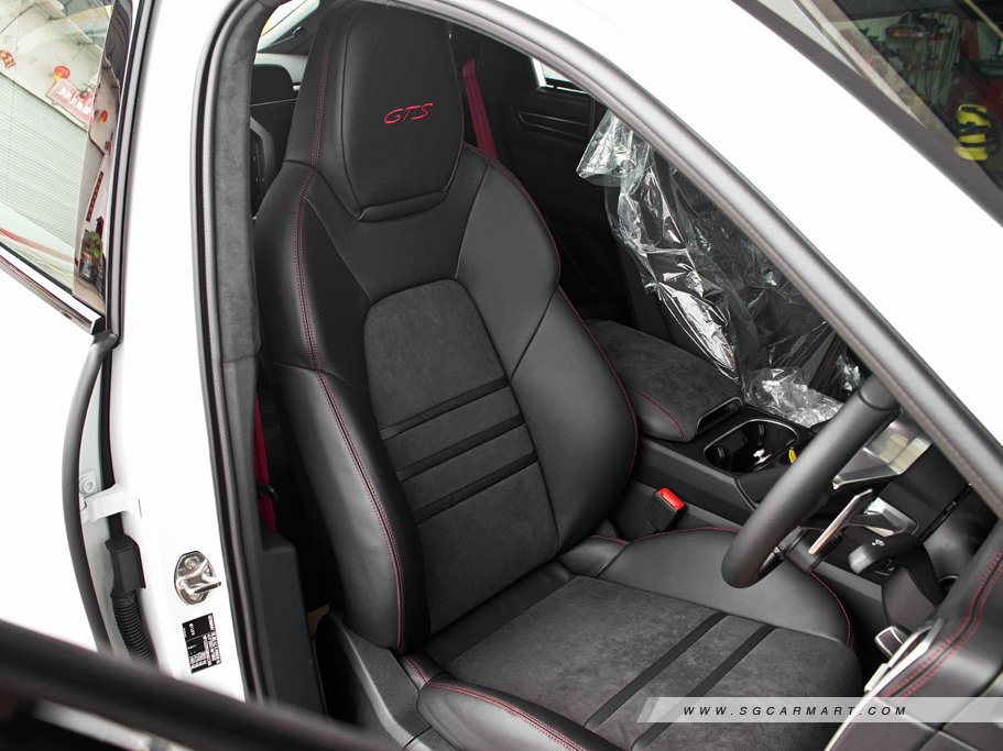 https://i.i-sgcm.com/new_cars/cars/12558/12558_g230
