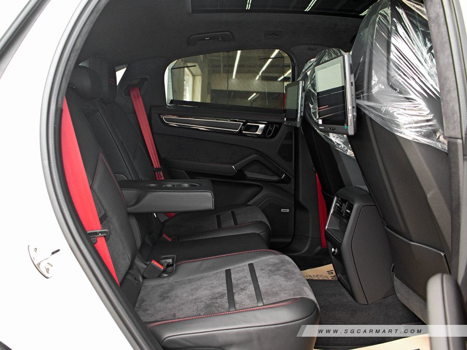 https://i.i-sgcm.com/new_cars/cars/12558/12558_g234