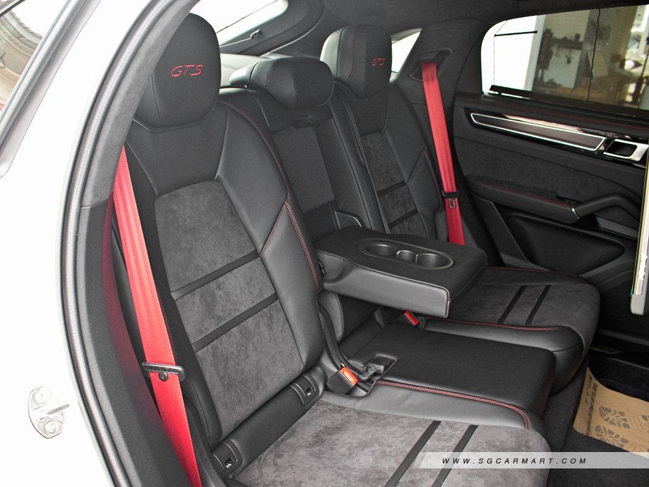 https://i.i-sgcm.com/new_cars/cars/12558/12558_g235
