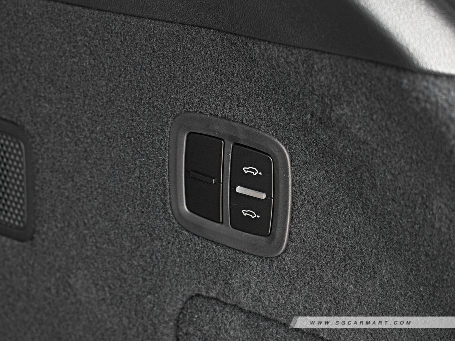 https://i.i-sgcm.com/new_cars/cars/12558/12558_g239