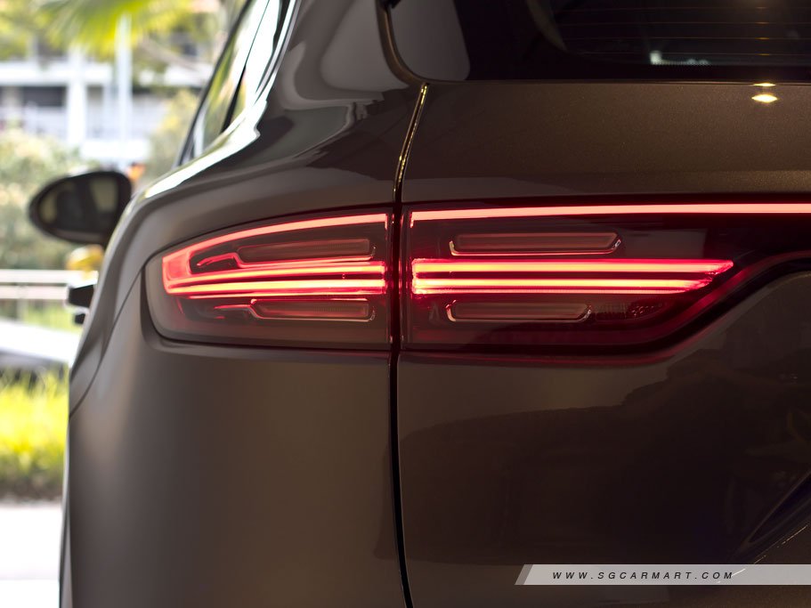 https://i.i-sgcm.com/new_cars/cars/12558/12558_g252