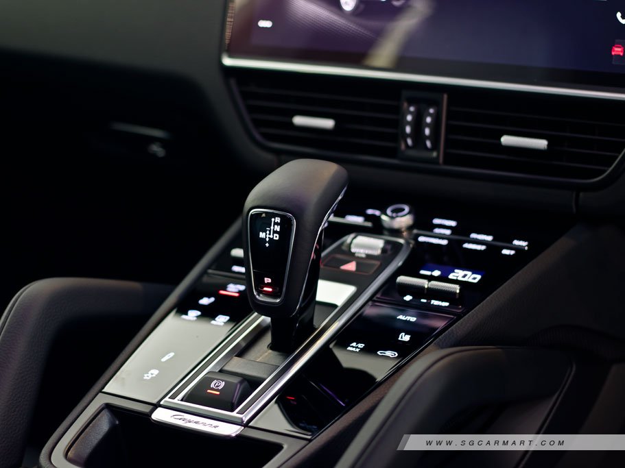 https://i.i-sgcm.com/new_cars/cars/12558/12558_g266