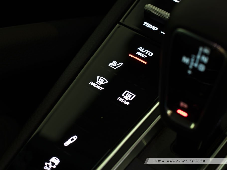 https://i.i-sgcm.com/new_cars/cars/12558/12558_g271