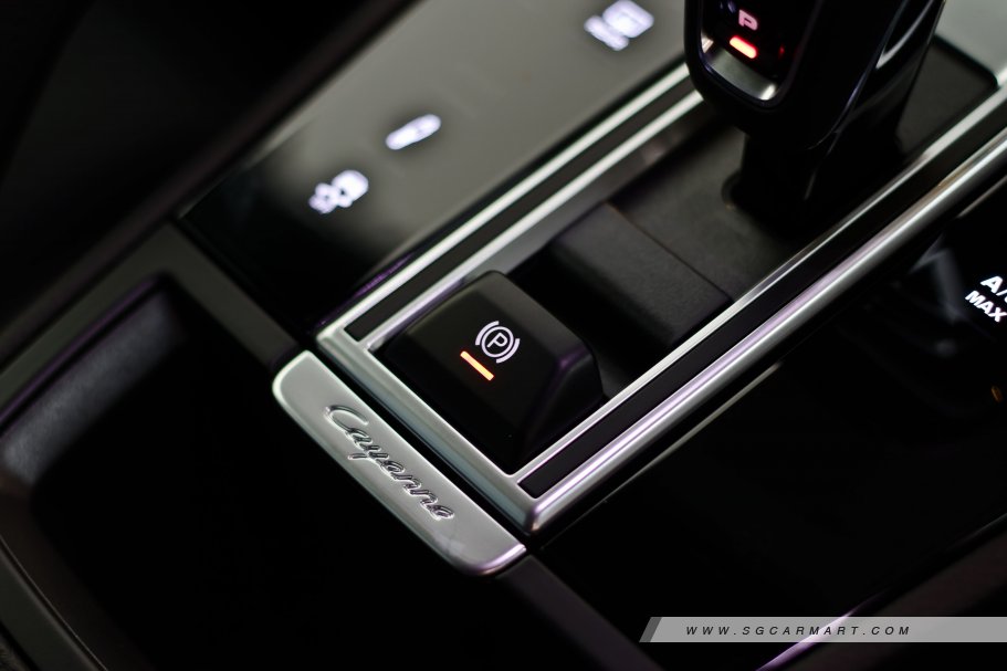 https://i.i-sgcm.com/new_cars/cars/12558/12558_g272