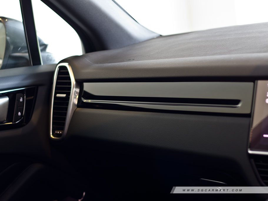 https://i.i-sgcm.com/new_cars/cars/12558/12558_g273