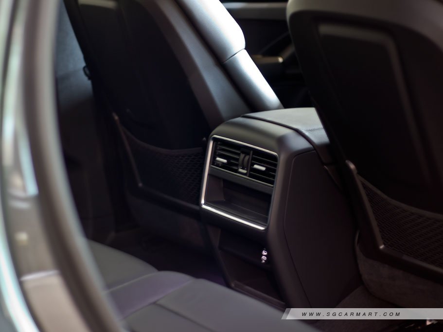 https://i.i-sgcm.com/new_cars/cars/12558/12558_g274