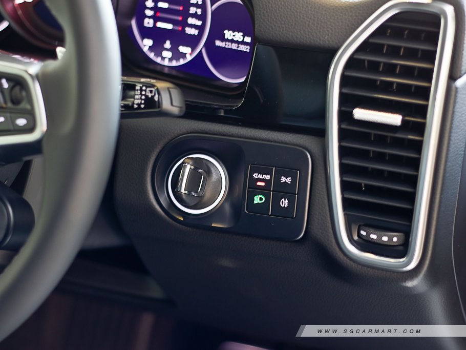 https://i.i-sgcm.com/new_cars/cars/12558/12558_g275