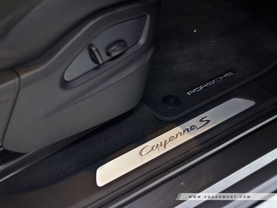 https://i.i-sgcm.com/new_cars/cars/12558/12558_g276