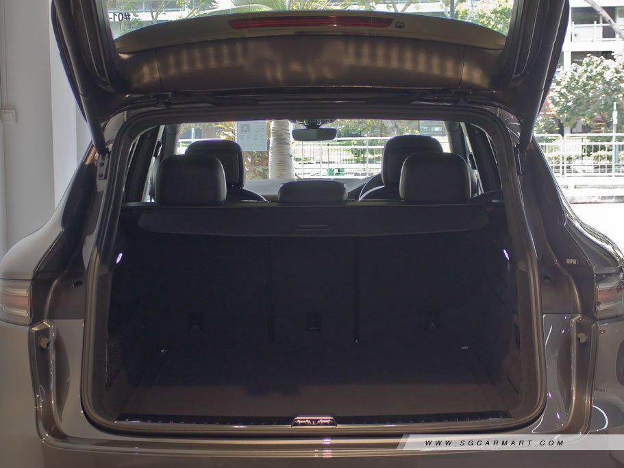 https://i.i-sgcm.com/new_cars/cars/12558/12558_g278