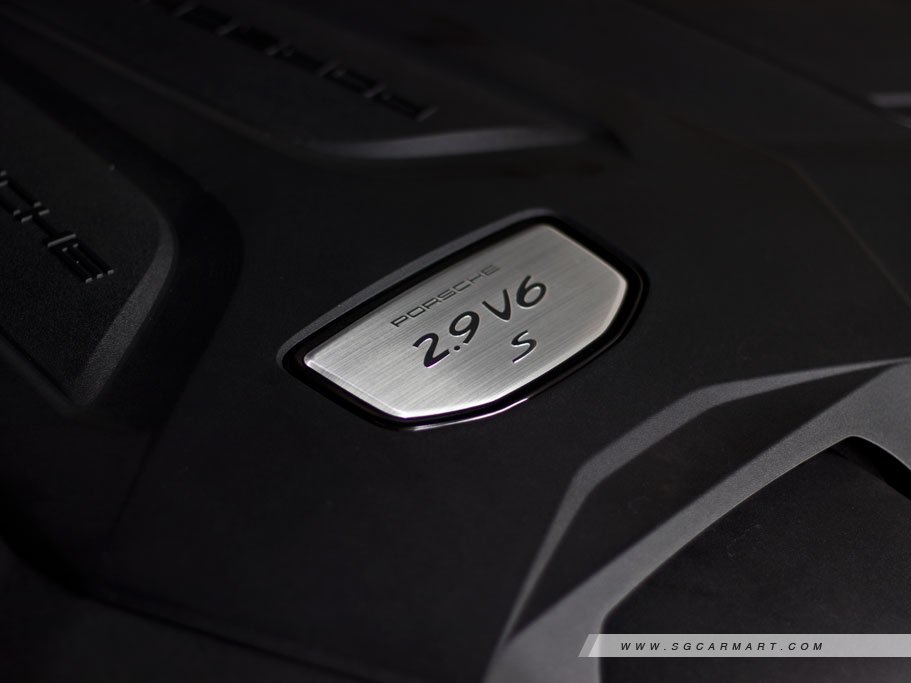https://i.i-sgcm.com/new_cars/cars/12558/12558_g281
