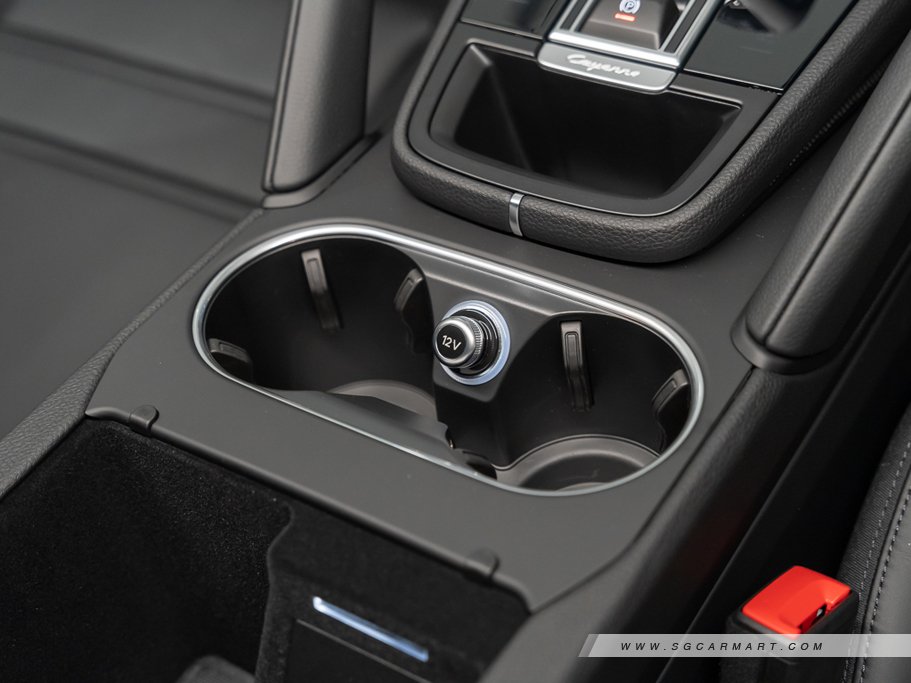 https://i.i-sgcm.com/new_cars/cars/12558/12558_g296