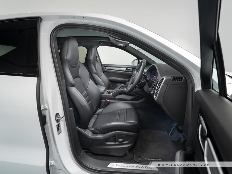 https://i.i-sgcm.com/new_cars/cars/12558/12558_g298