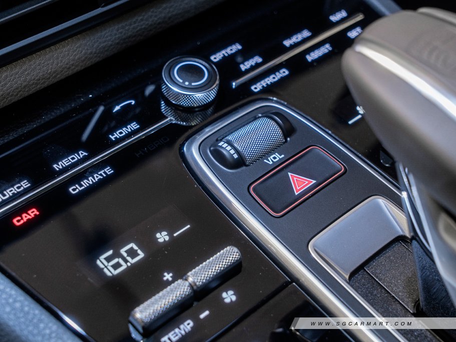 https://i.i-sgcm.com/new_cars/cars/12558/12558_g31