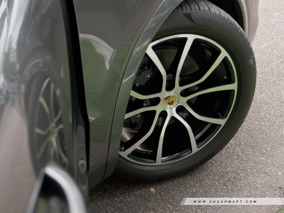 https://i.i-sgcm.com/new_cars/cars/12558/12558_g332