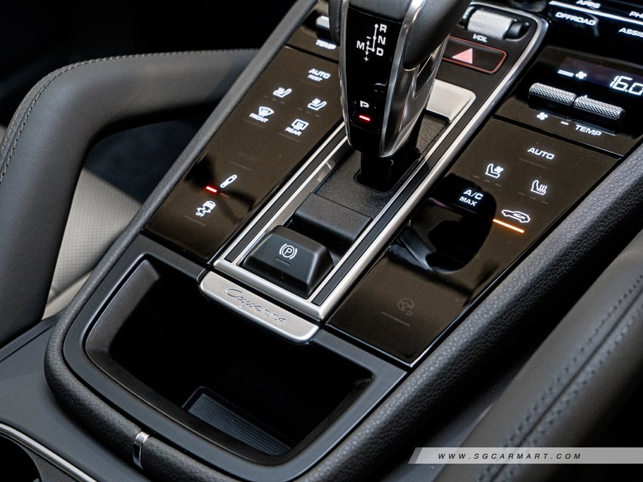 https://i.i-sgcm.com/new_cars/cars/12558/12558_g33