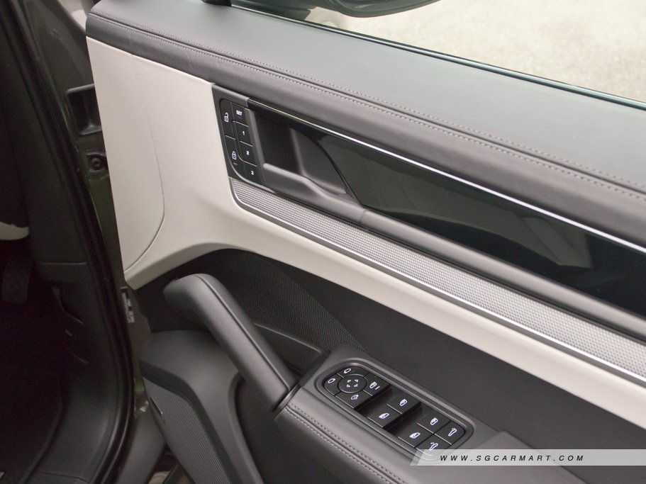https://i.i-sgcm.com/new_cars/cars/12558/12558_g345