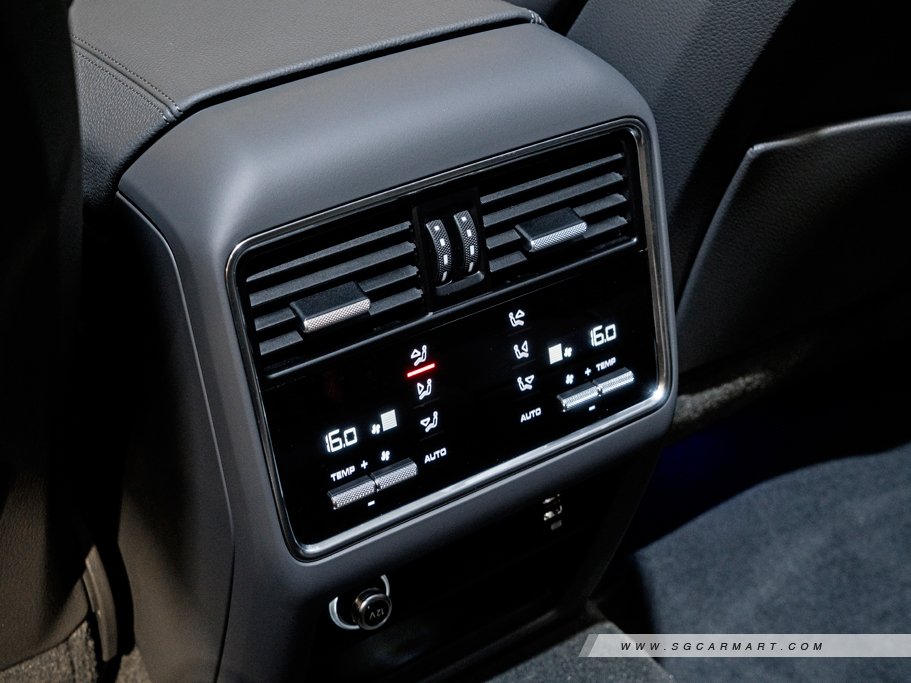 https://i.i-sgcm.com/new_cars/cars/12558/12558_g37