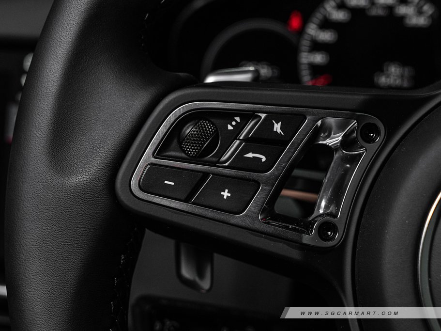 https://i.i-sgcm.com/new_cars/cars/12558/12558_g82