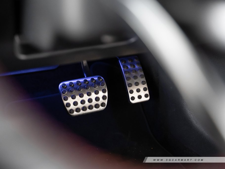 https://i.i-sgcm.com/new_cars/cars/12561/12561_g74