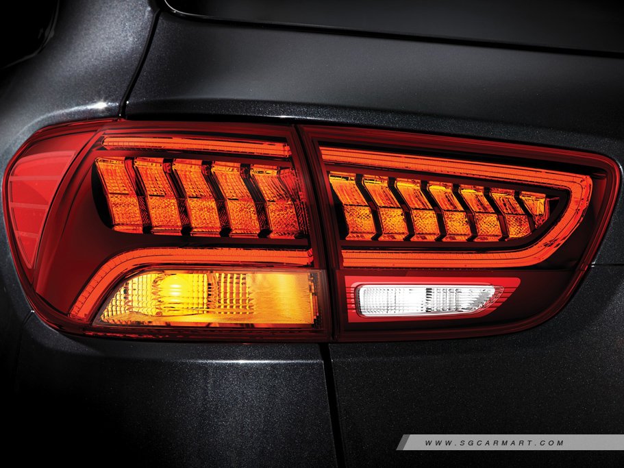 https://i.i-sgcm.com/new_cars/cars/12586/12586_g11