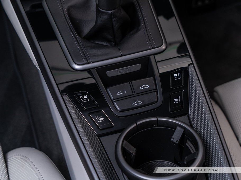 https://i.i-sgcm.com/new_cars/cars/12587/12587_g427