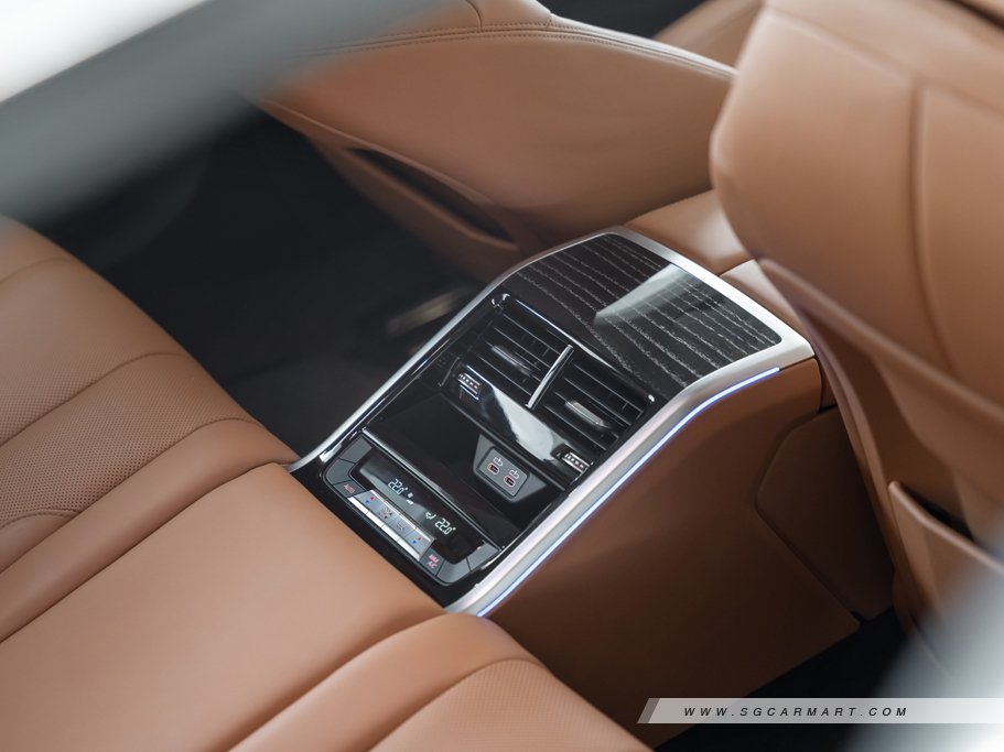 https://i.i-sgcm.com/new_cars/cars/12589/12589_g63