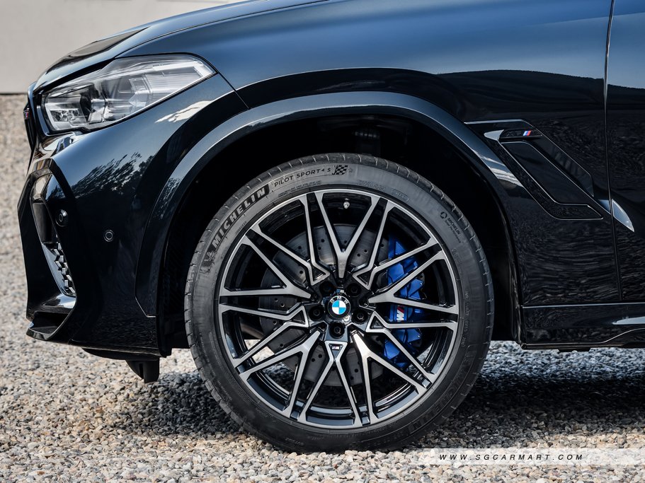 https://i.i-sgcm.com/new_cars/cars/12624/12624_g15