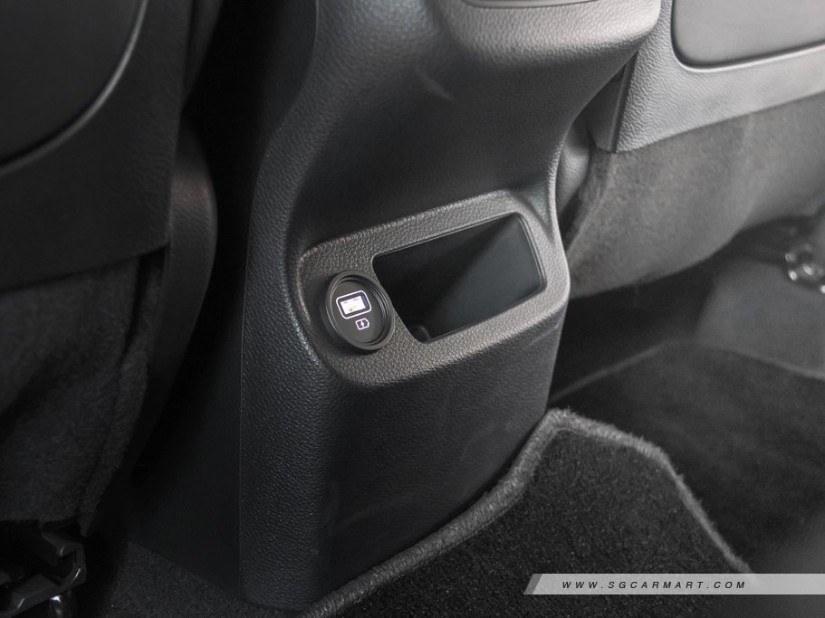 https://i.i-sgcm.com/new_cars/cars/12626/12626_g77