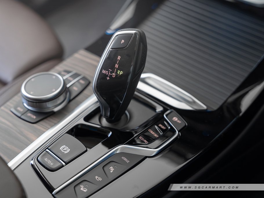 https://i.i-sgcm.com/new_cars/cars/12627/12627_g52