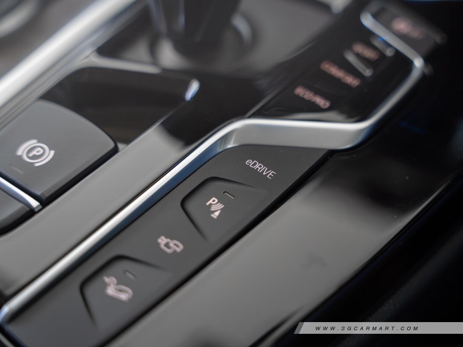 https://i.i-sgcm.com/new_cars/cars/12627/12627_g54