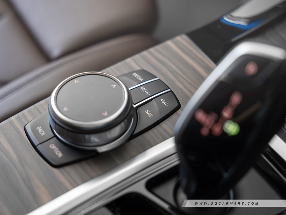 https://i.i-sgcm.com/new_cars/cars/12627/12627_g55