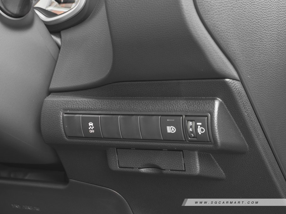 https://i.i-sgcm.com/new_cars/cars/12630/12630_g11