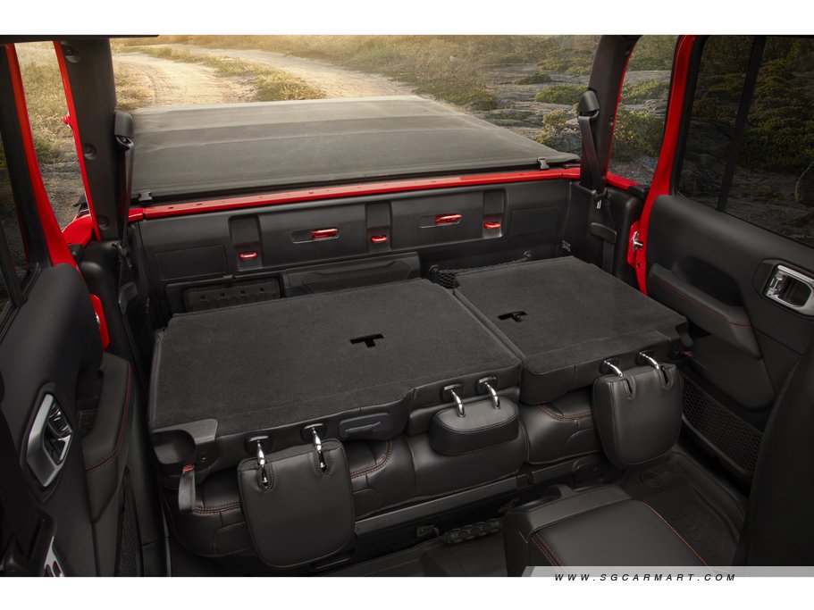 https://i.i-sgcm.com/new_cars/cars/12632/12632_g37