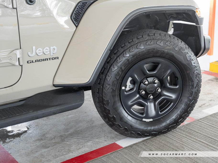 https://i.i-sgcm.com/new_cars/cars/12632/12632_g54