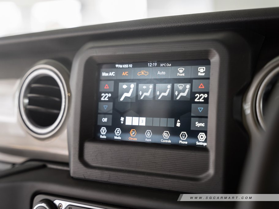 https://i.i-sgcm.com/new_cars/cars/12632/12632_g72