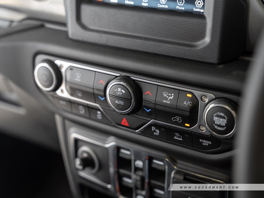 https://i.i-sgcm.com/new_cars/cars/12632/12632_g73