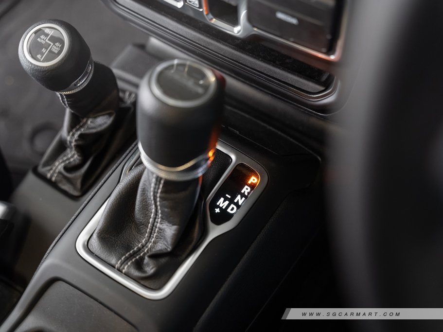 https://i.i-sgcm.com/new_cars/cars/12632/12632_g77