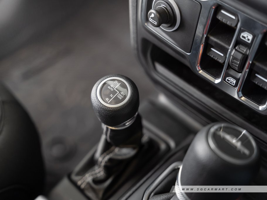 https://i.i-sgcm.com/new_cars/cars/12632/12632_g78