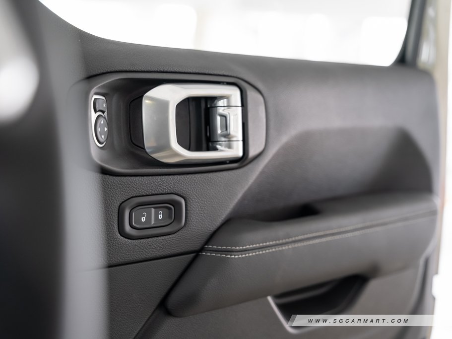 https://i.i-sgcm.com/new_cars/cars/12632/12632_g81
