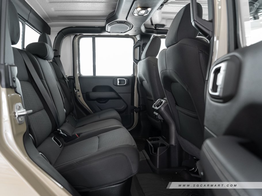 https://i.i-sgcm.com/new_cars/cars/12632/12632_g84
