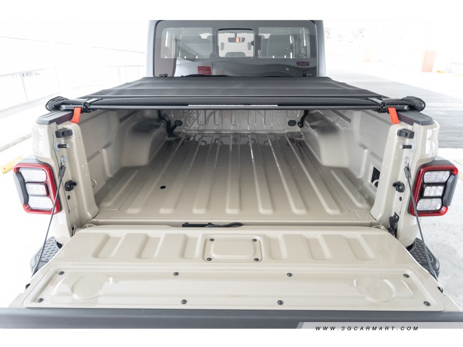 https://i.i-sgcm.com/new_cars/cars/12632/12632_g85