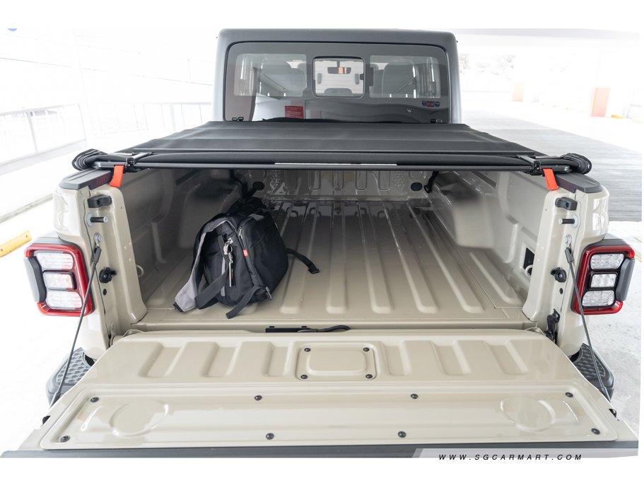 https://i.i-sgcm.com/new_cars/cars/12632/12632_g86