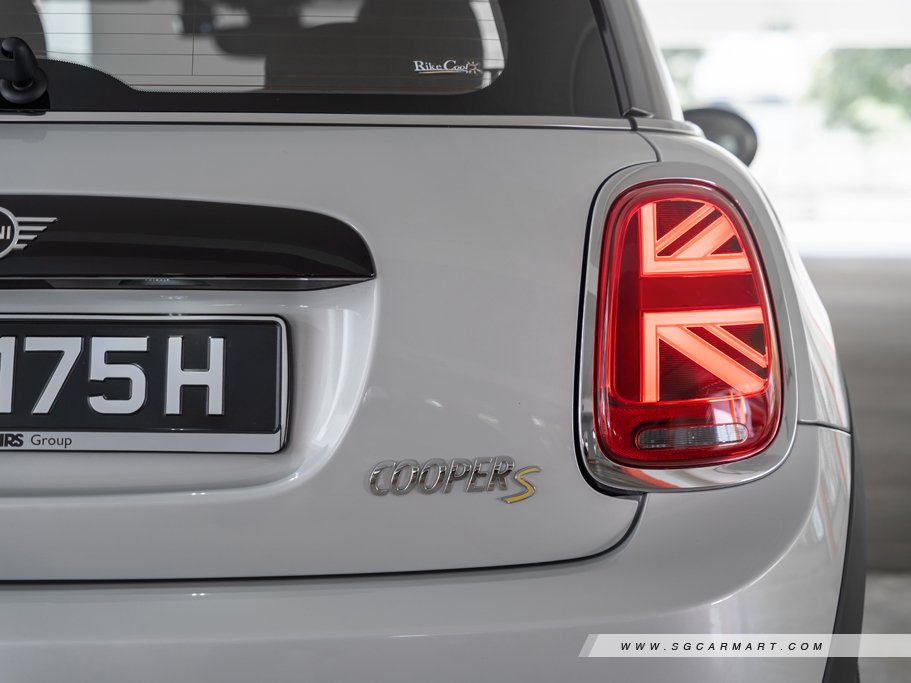 https://i.i-sgcm.com/new_cars/cars/12633/12633_g114