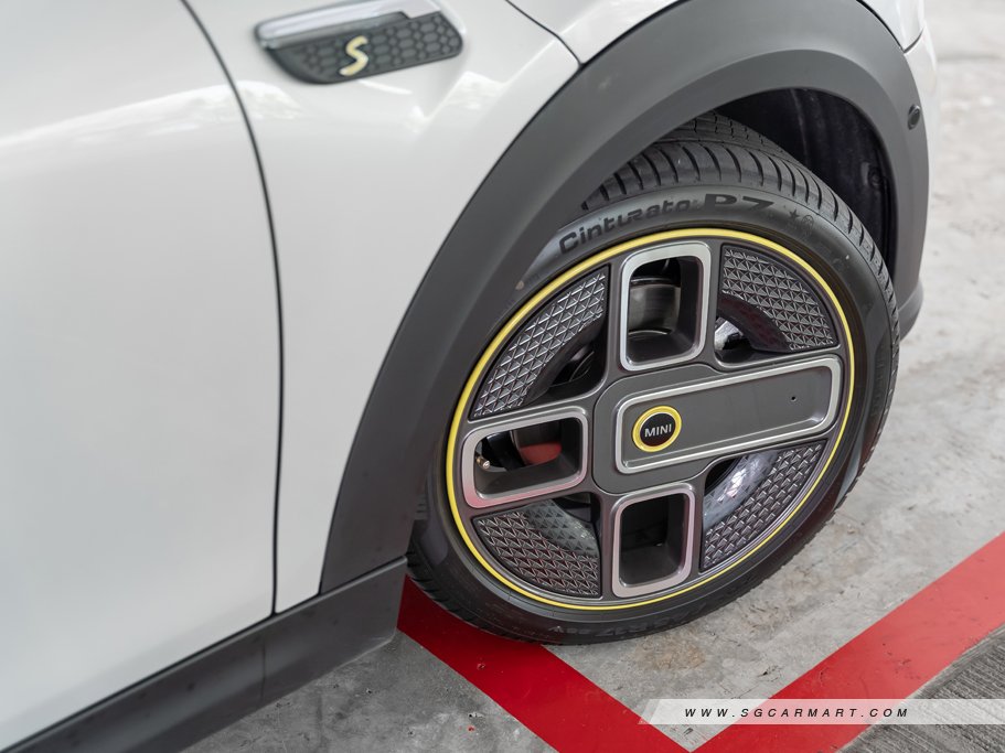 https://i.i-sgcm.com/new_cars/cars/12633/12633_g116