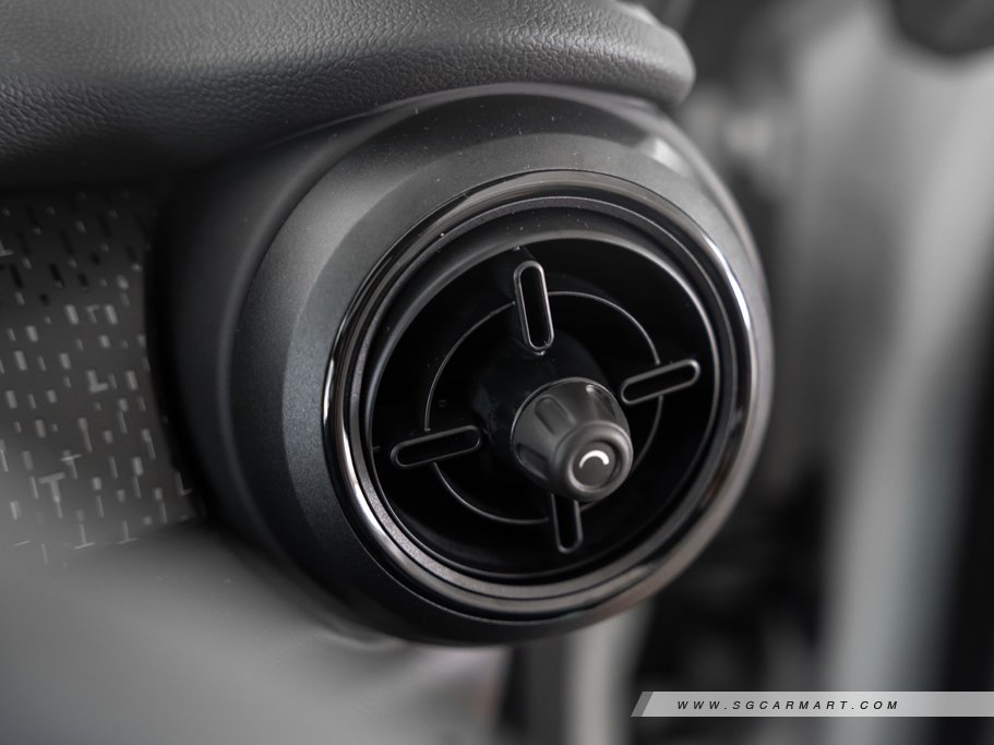 https://i.i-sgcm.com/new_cars/cars/12633/12633_g129