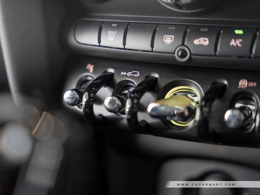 https://i.i-sgcm.com/new_cars/cars/12633/12633_g144