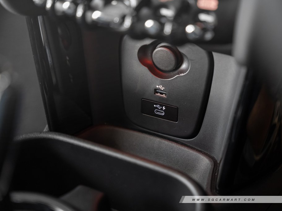 https://i.i-sgcm.com/new_cars/cars/12633/12633_g145