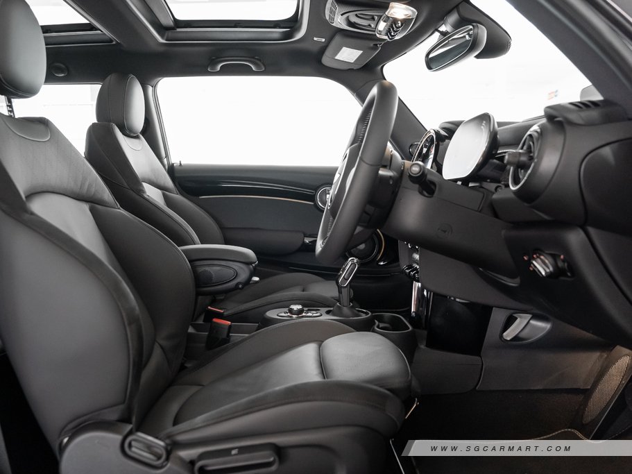 https://i.i-sgcm.com/new_cars/cars/12633/12633_g151
