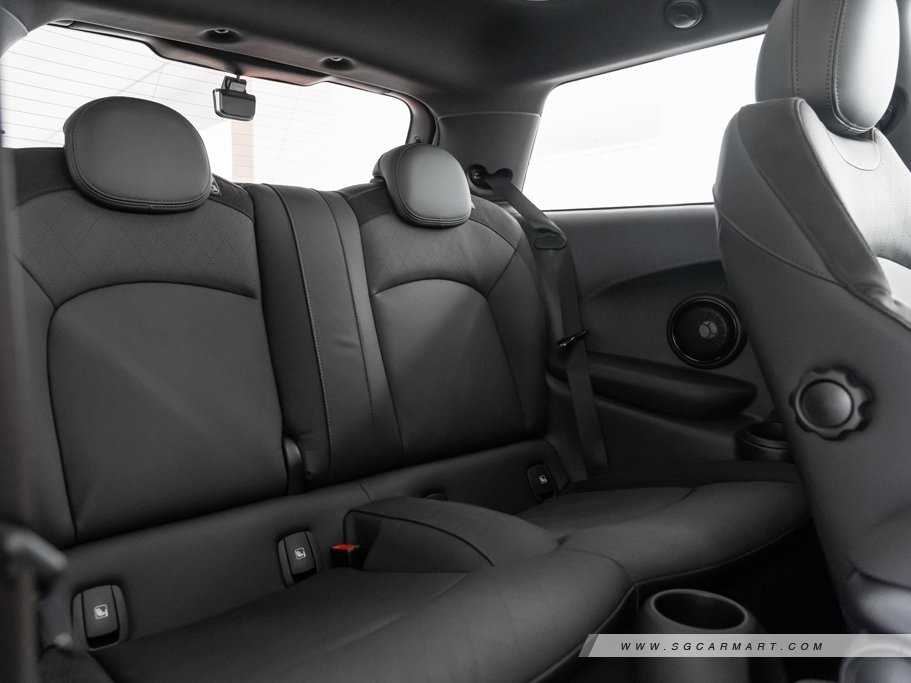 https://i.i-sgcm.com/new_cars/cars/12633/12633_g152