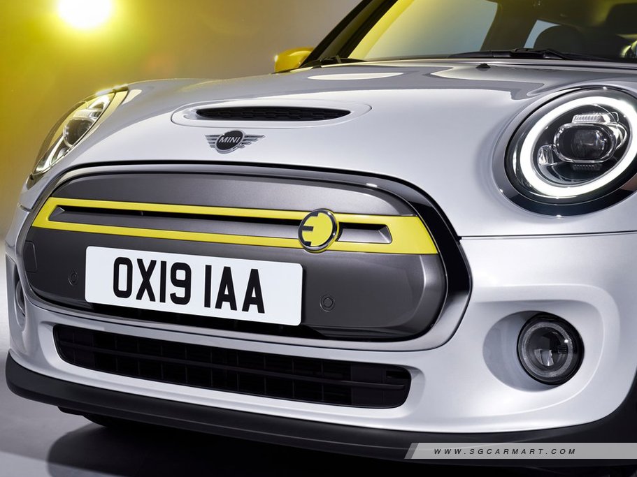 https://i.i-sgcm.com/new_cars/cars/12633/12633_g15